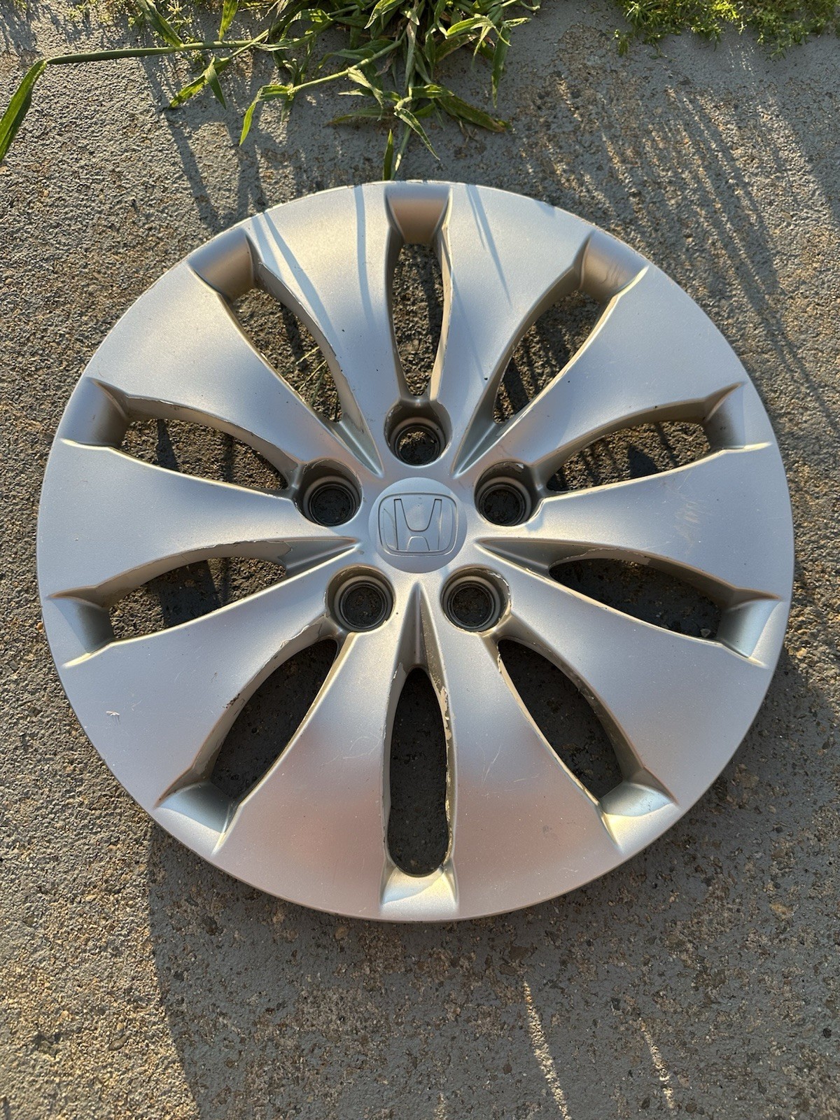 One 08-12 Honda Accord LX 16” 5 Lug Hubcap Wheel Cover 44733-TA5-A00