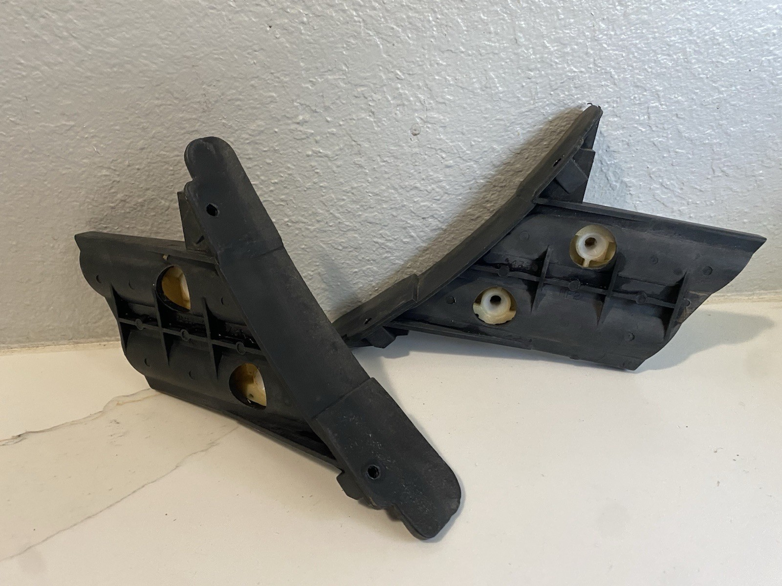 1990-1993 ACURA INTEGRA 2DR REAR BUMPER BRACKET SET CLIP LEFT RIGHT OEM 1990-1993 ACURA INTEGRA 2DR REAR BUMPER BRACKET SET CLIP LEFT RIGHT OEM
