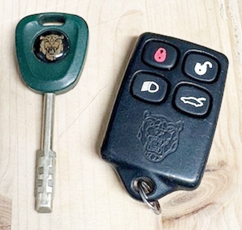 Jaguar XK8 X100 Remote Keyless Key Fob #LJA2610AA & a Valet Key, both OEM & Used