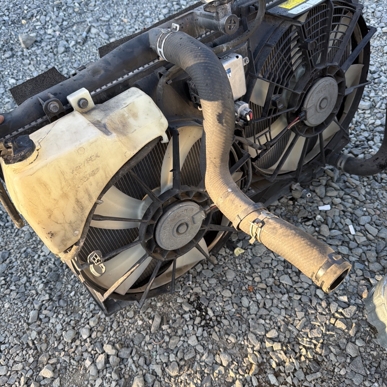2011 - 2016 TOYOTA SIENNA Radiator Motor Cooling Fan Assembly OEM