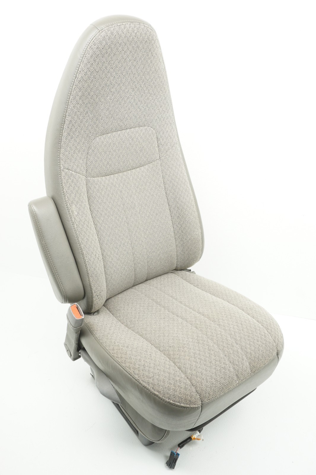 97-07 CHEVROLET EXPRESS OEM CLOTH FRONT LEFT DRIVER SIDE SEAT ASSEMBLY W/ BELTS