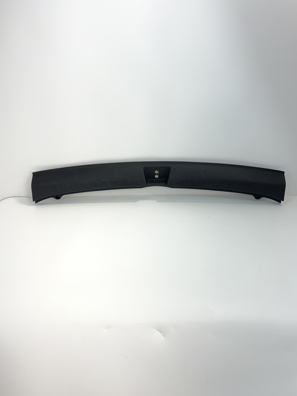 2018-2023 CHEVROLET TRAVERSE TRUNK LATCH LOCK SILL SCUFF PLATE TRIM COVER OEM