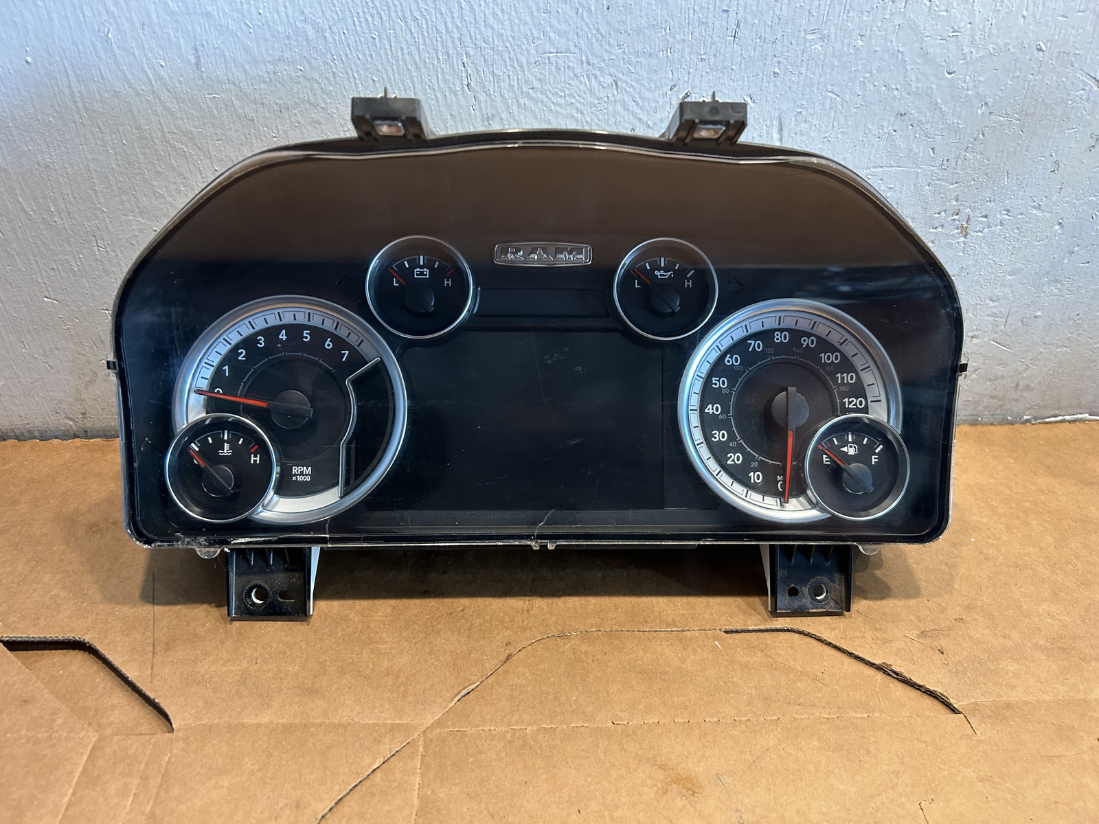 2013-2017 Dodge Ram 1500 SLT peedometer Cluster MPH  Information Display Screen