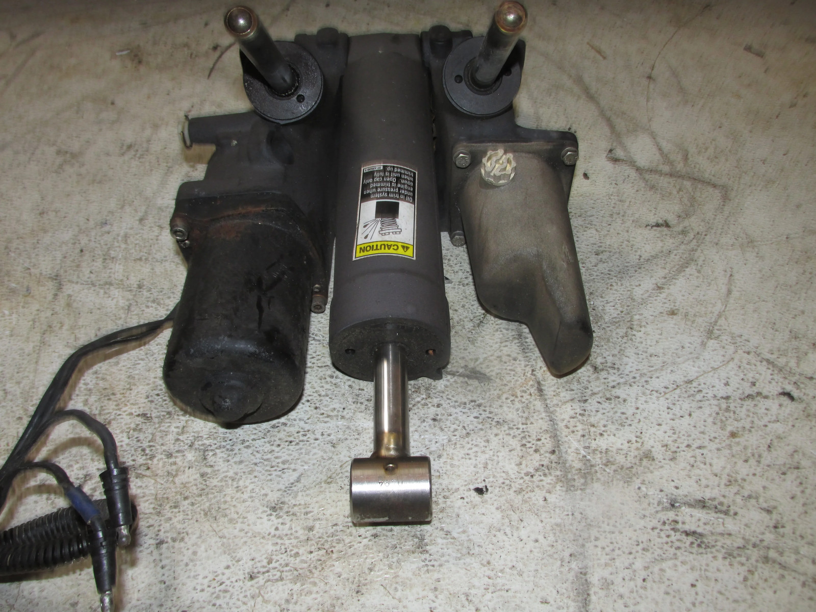 Mercury Optimax 150hp 2 Stroke Outboard Tilt Trim Unit (8M0231193)
