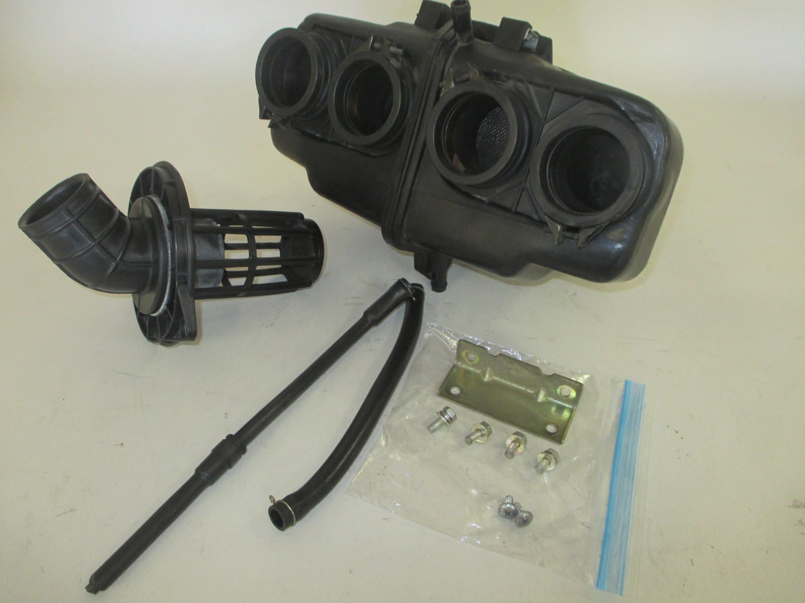 1983 SUZUKI GS750E/ES AIRBOX ASSY 13700-31310 1983 SUZUKI GS750E/ES AIRBOX ASSY 13700-31310