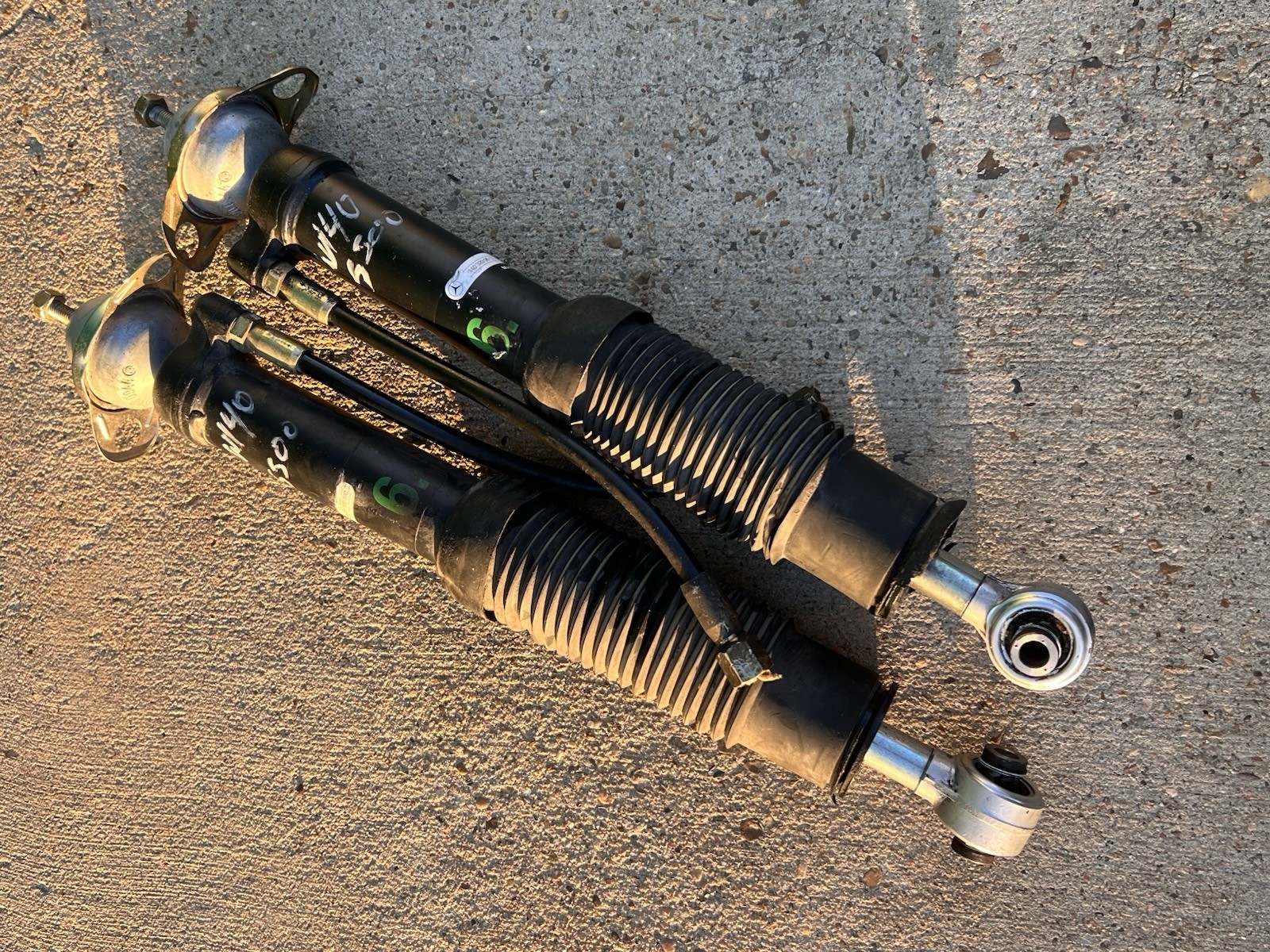 Mercedes W140 S-Class S500 S600 SLS Hydraulic Rear Dampers Shocks 