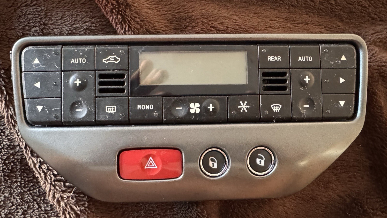 2007-2017 Maserati Granturismo A/C Air Controller & Door Lock Switch Panel OEM 2007-2017 Maserati Granturismo A/C Air Controller & Door Lock Switch Panel OEM