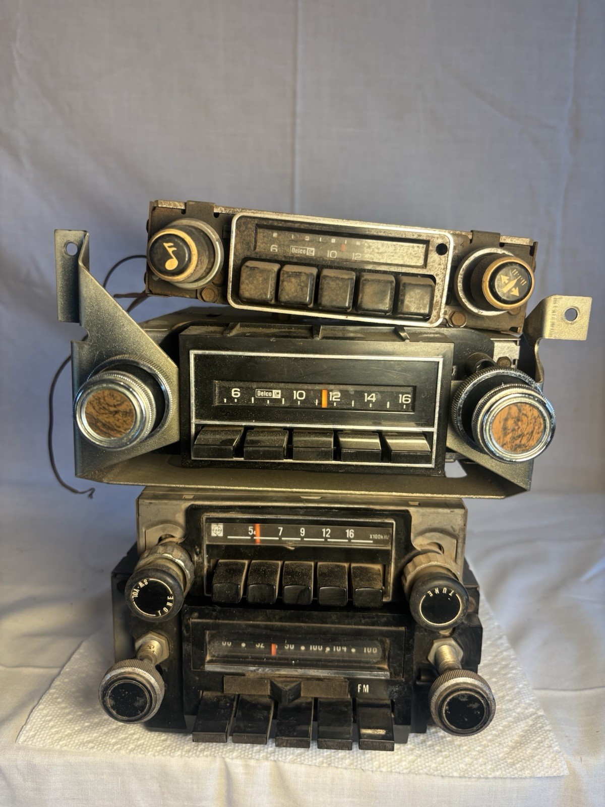 Lot of 4x VINTAGE CAR/Truck RADIO/Stereo 1970-1980s FORD/DELCO UNTESTED PARTS