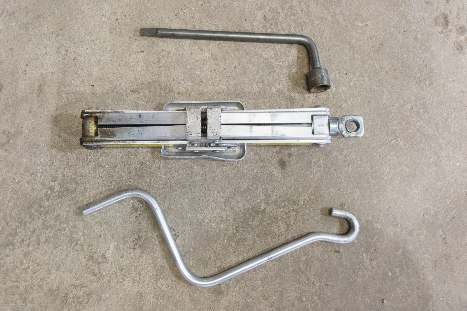 90-96 NISSAN 300ZX NON TURBO SPARE TIRE JACK TRUNK TOOLS OEM 90-96 NISSAN 300ZX NON TURBO SPARE TIRE JACK TRUNK TOOLS OEM