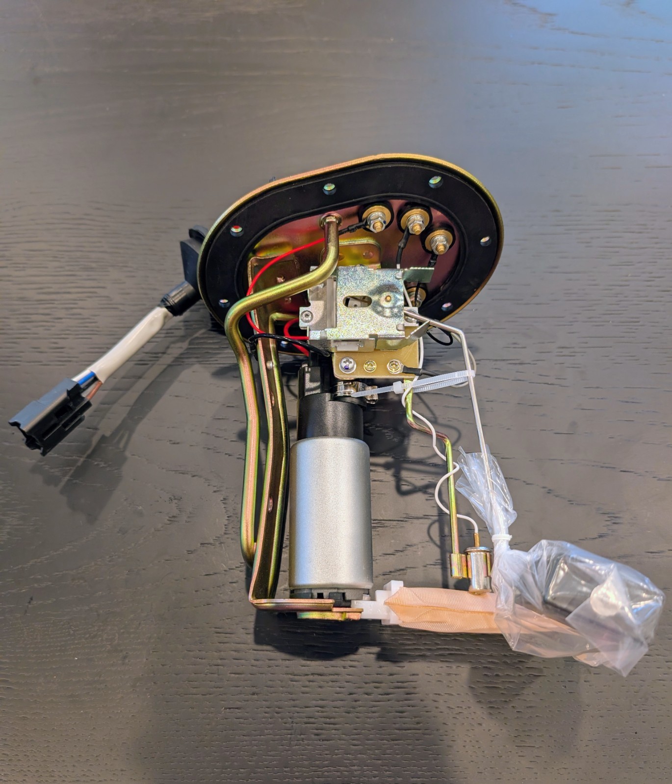 Reproduction of The Complete Fuel Pump Assembly for 1990-93 Toyota Celica ST184