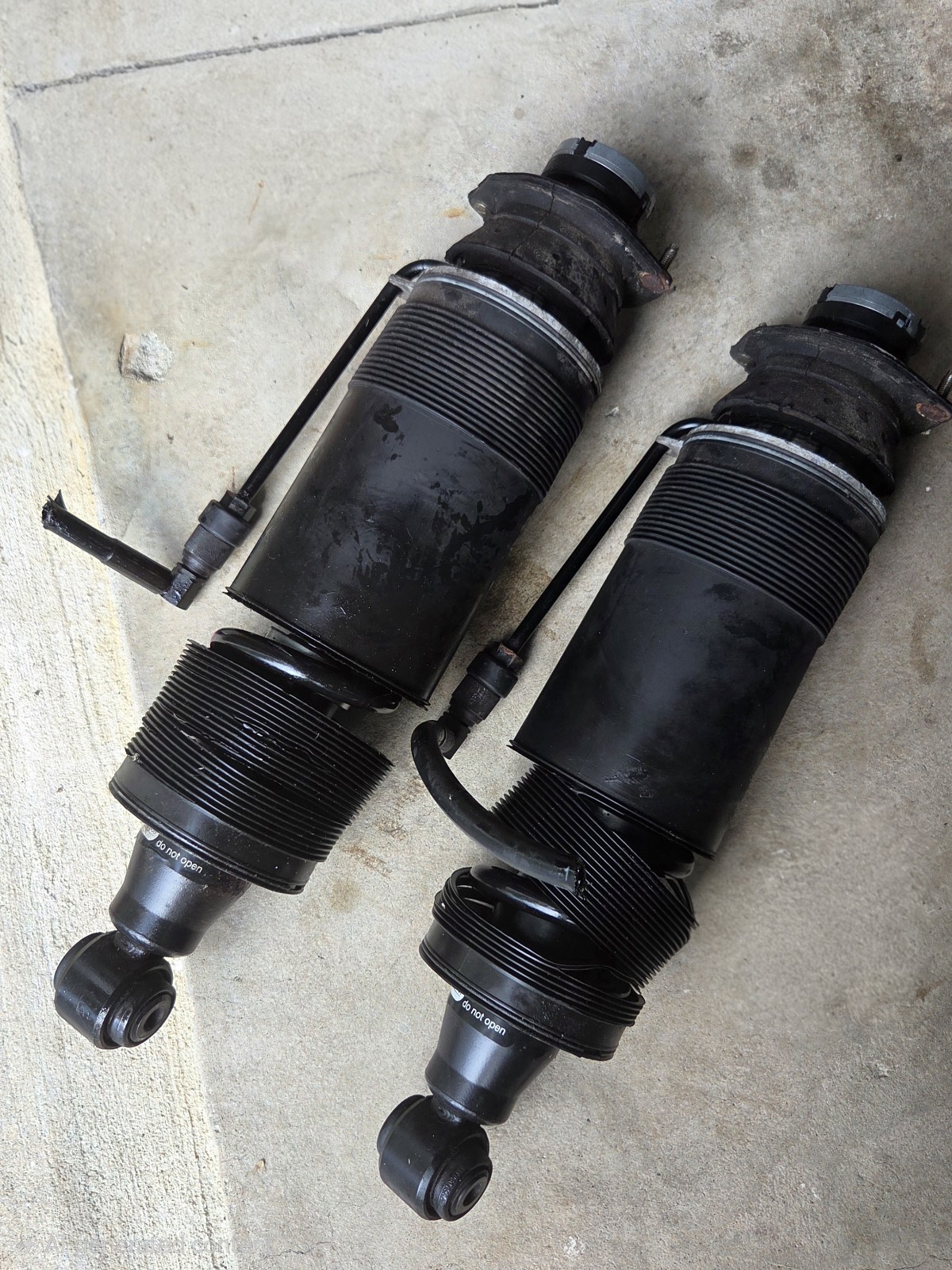 2003-2006 Mercedes Benz R230 SL500 ABC OEM Rear Shock Pair Used