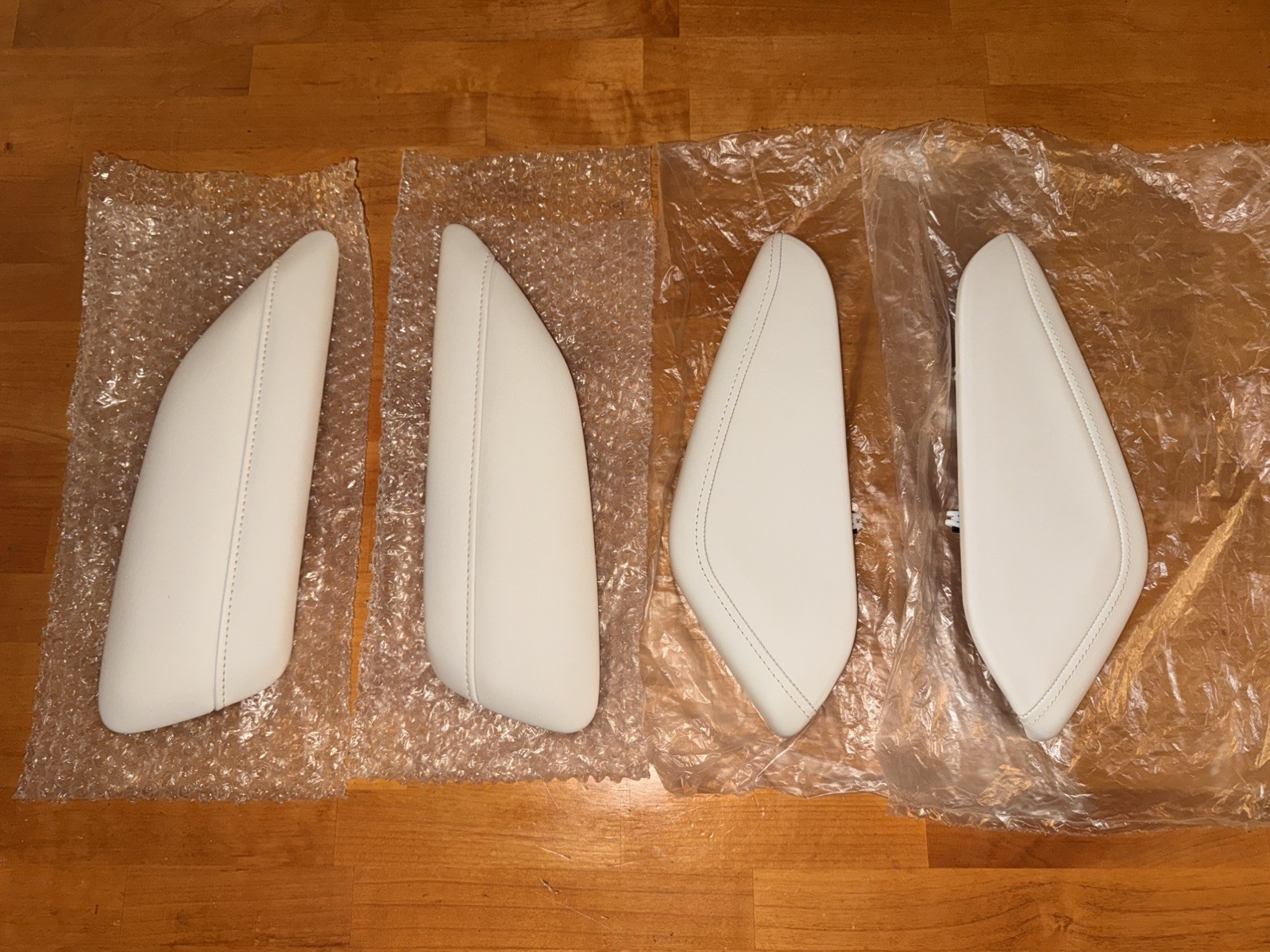 GM 84712622 2016-2024 Chevrolet Camaro Knee Pad Interior Trim Kit White OEM
