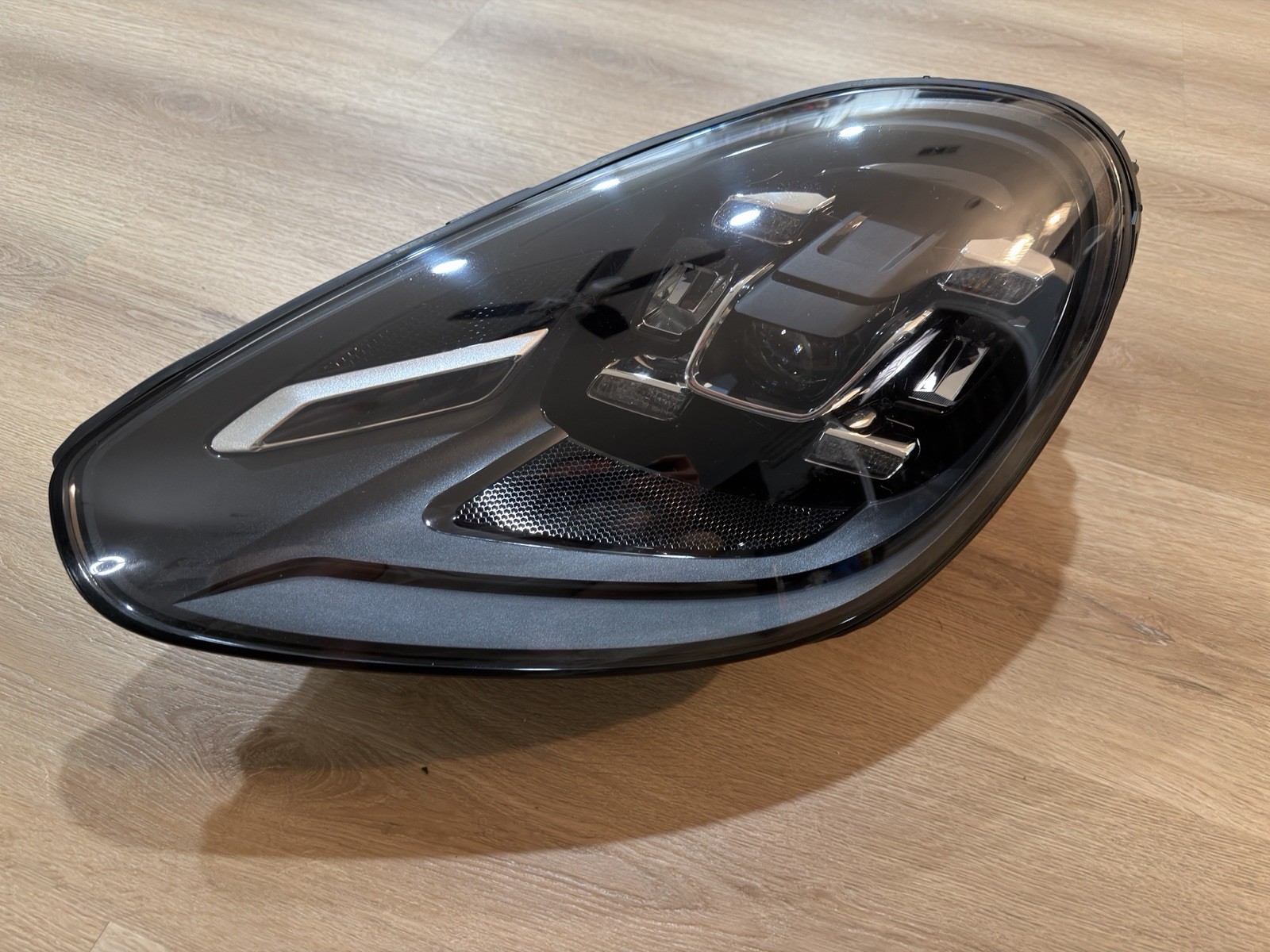2015-2018 Porsche Cayenne Left Driver LH Side LED Headlight OEM 2015-2018 Porsche Cayenne Left Driver LH Side LED Headlight OEM
