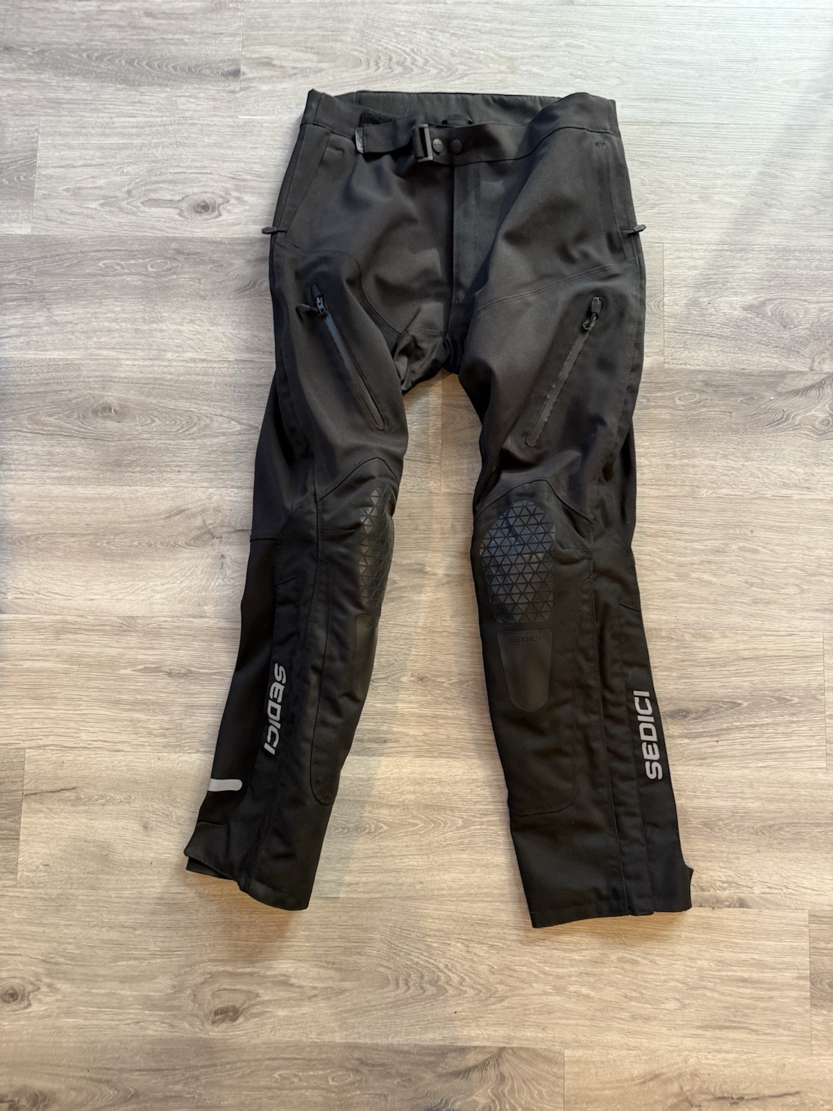 Sedici Avventura Waterproof Pants. Size Medium. Excellent Condition