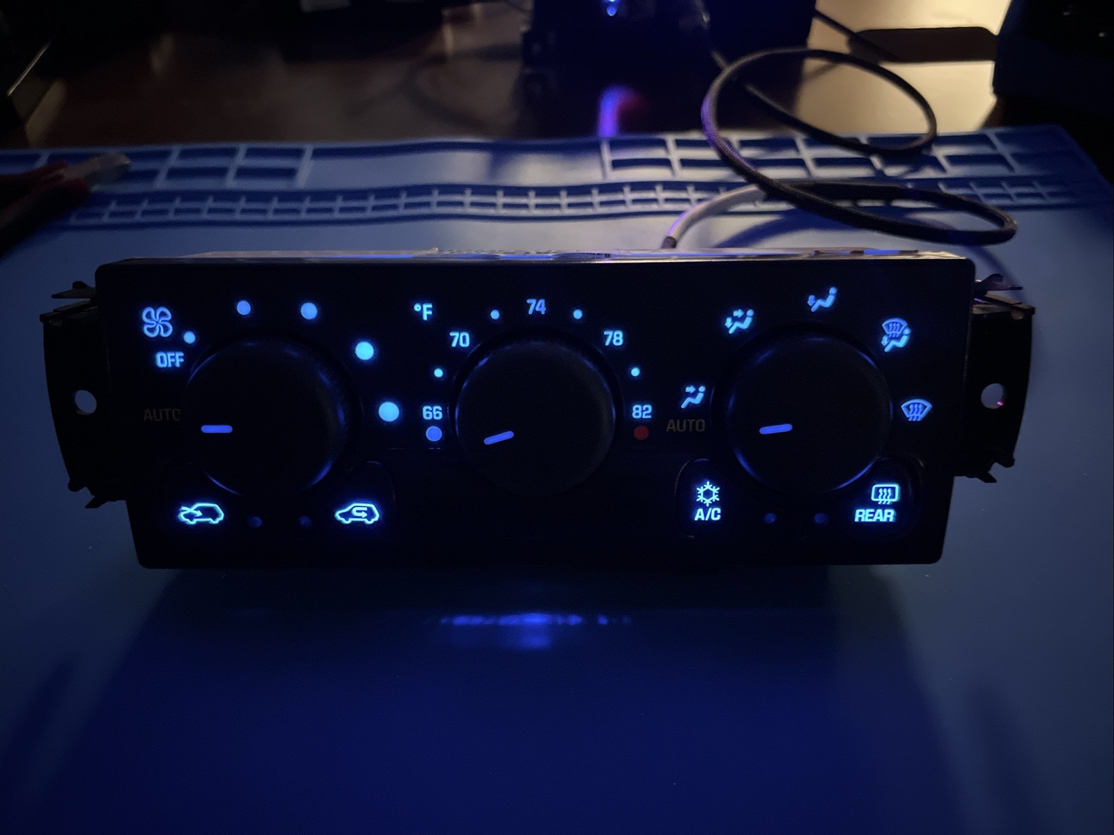 *REBUILT* LED 00-02 TAHOE YUKON DENALI SUB SIERRA ESCALADE AUTO CLIMATE CONTROL *REBUILT* LED 00-02 TAHOE YUKON DENALI SUB SIERRA ESCALADE AUTO CLIMATE CONTROL