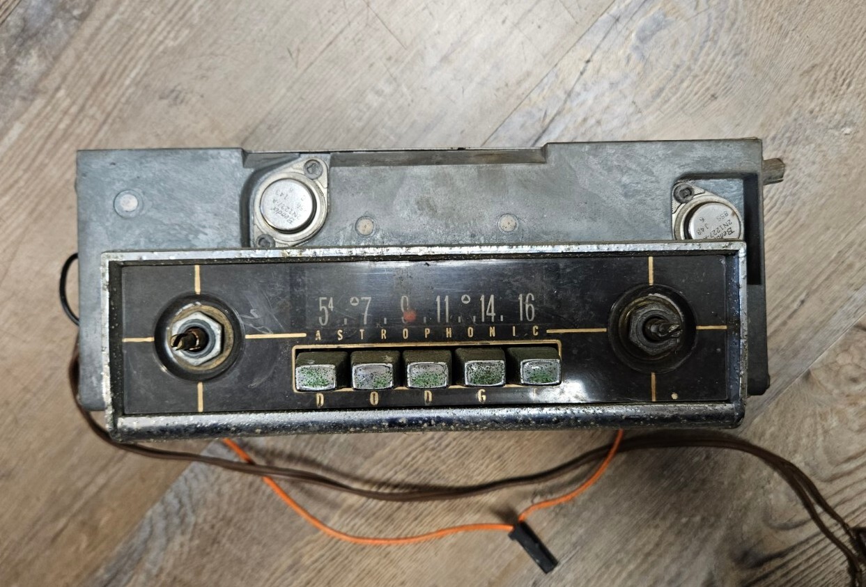 1962 DODGE 330 440 500 POLARA DASH AM RADIO ASTROPHONIC Mopar OEM 1962 DODGE 330 440 500 POLARA DASH AM RADIO ASTROPHONIC Mopar OEM