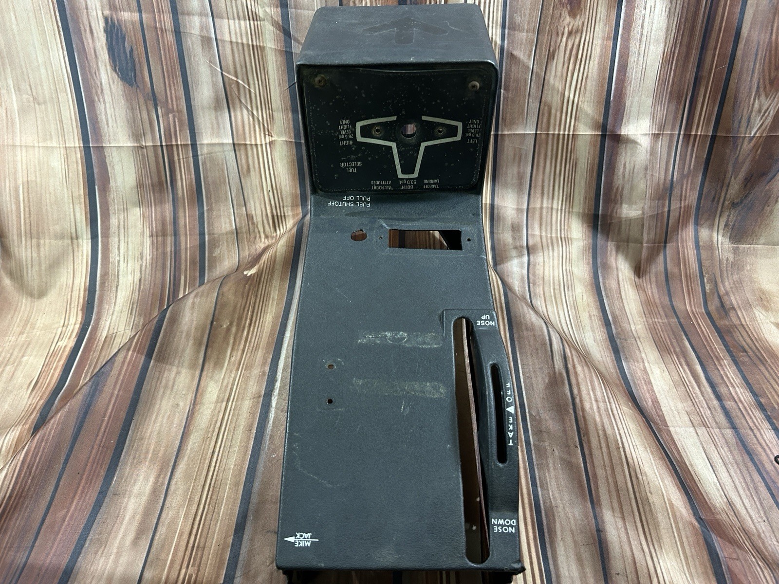 Cessna 172 Console w/o Rudder Trim 0500233 Cessna 172 Console w/o Rudder Trim 0500233