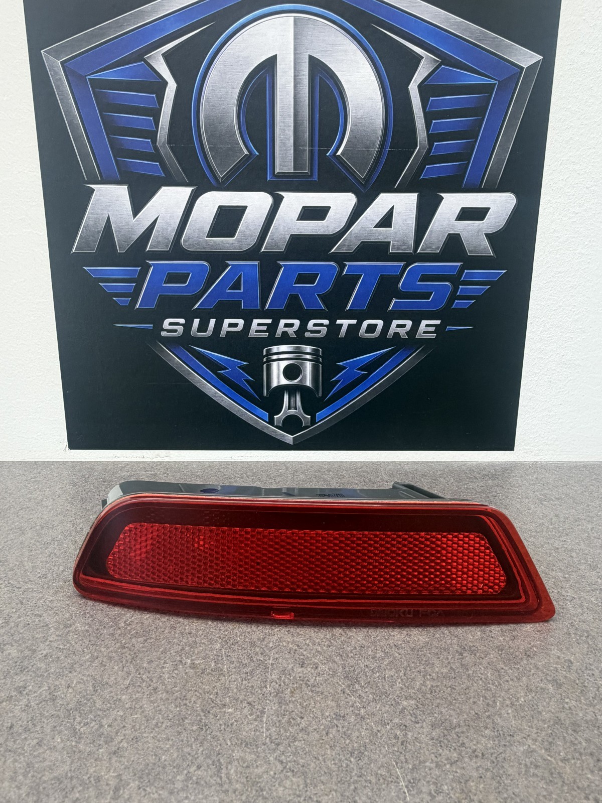 OEM 19-23 JEEP CHEROKEE BUMPER COVER REFLECTOR BEZEL REAR LEFT SIDE 68275963AC OEM 19-23 JEEP CHEROKEE BUMPER COVER REFLECTOR BEZEL REAR LEFT SIDE 68275963AC
