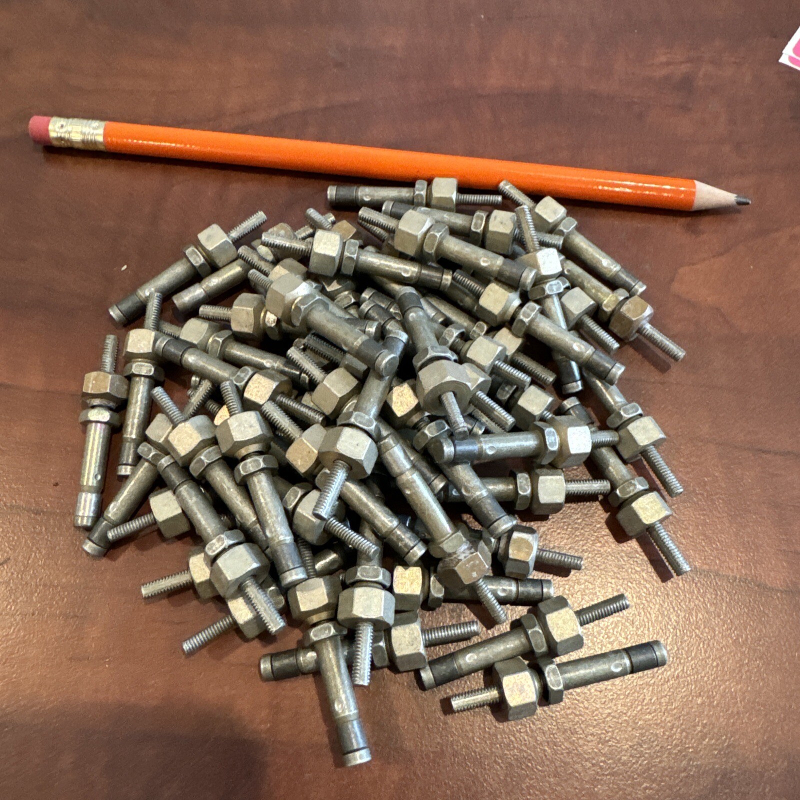 Quantity-60  NAS1669-3DL8     New.   DC26 D130