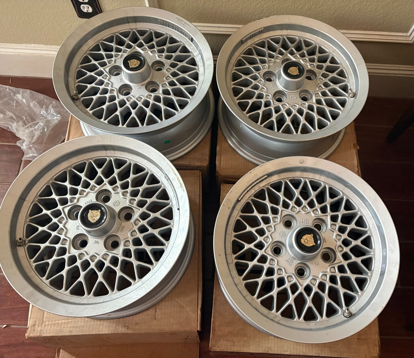 Set of 4 JAGUAR XJS 1989-1994 lattice wheel - Almost New Take Offs Stored Inside