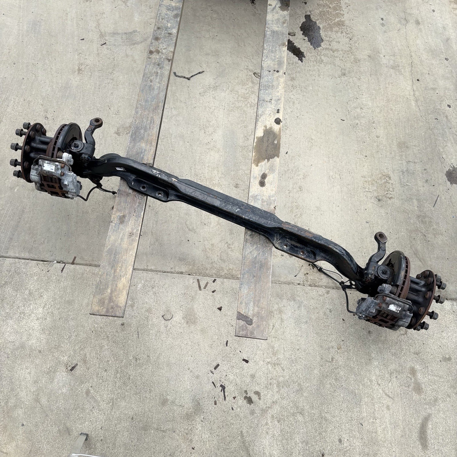 2022-2026 HINO L6 258/268 6.7 Cummins AXLE ASSEMBLY FRONT STEERING 80k Mil.OEM 2022-2026 HINO L6 258/268 6.7 Cummins AXLE ASSEMBLY FRONT STEERING 80k Mil.OEM