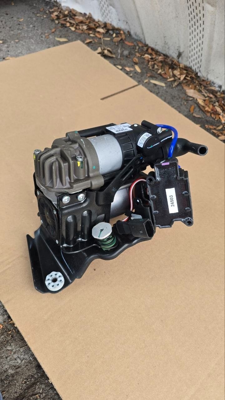 2023 2024 2025 BMW 740i G70 OEM Air Suspension Compressor
