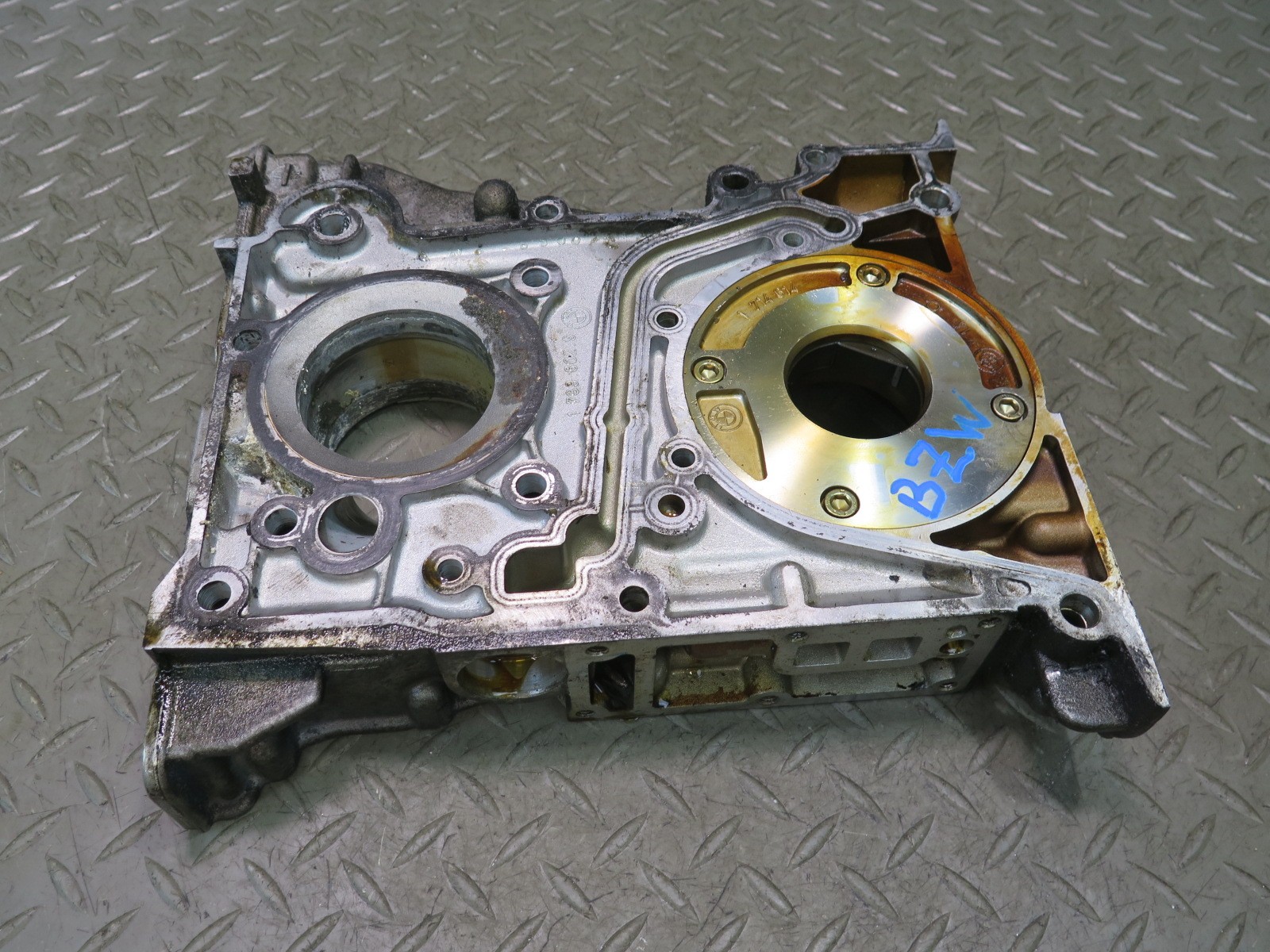 96-99 BMW E36/7 Z3 1.9L M44 ENGINE MOTOR OIL PUMP TIMING CASE CHAIN HOUSING OEM