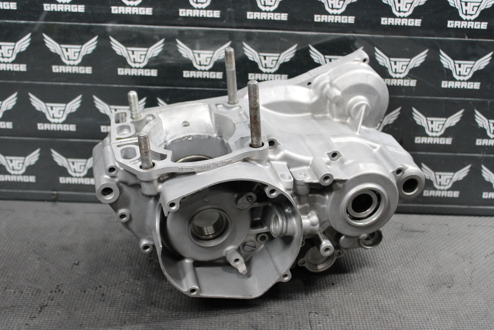 2002 SUZUKI RM250 OEM LEFT RIGHT ENGINE CRANKCASE CRANK CASES 11300-37863 GOOD