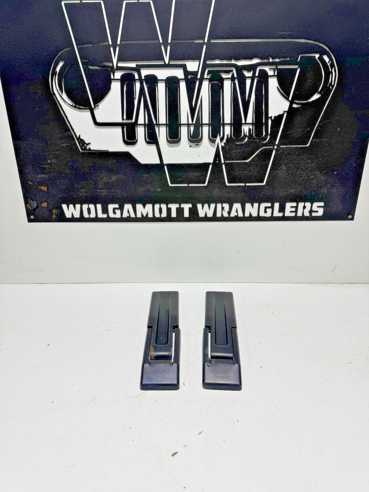 03-06 Jeep TJ Wrangler Rear Plastic Liftgate Tailgate Hinge Covers Pair OEM 3ZZ 03-06 Jeep TJ Wrangler Rear Plastic Liftgate Tailgate Hinge Covers Pair OEM 3ZZ