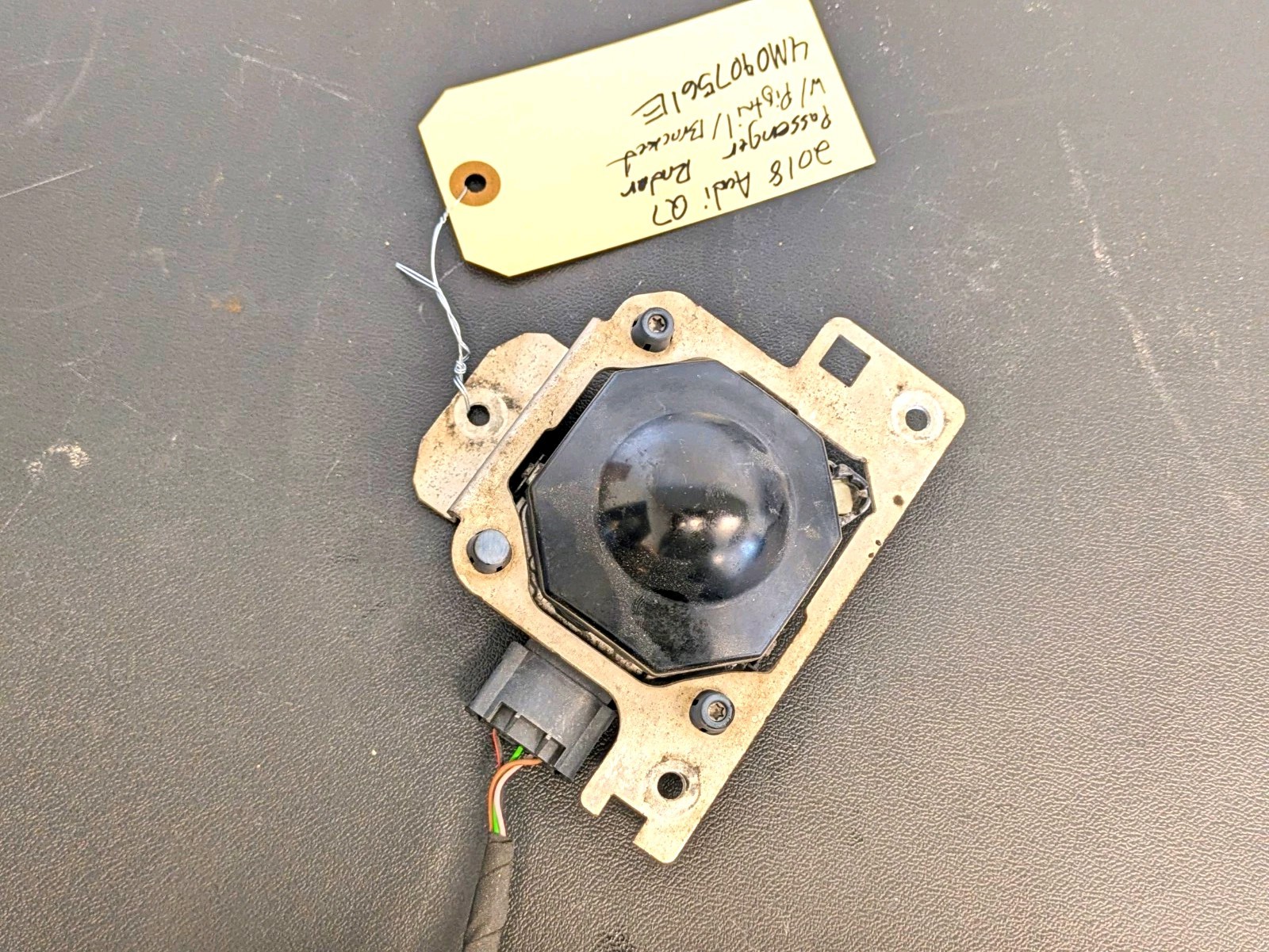 ✅ 2017-2019 Audi Q7 Q8 SQ7 Passenger  Cruise Radar Sensor Bracket OEM 4M0907561E