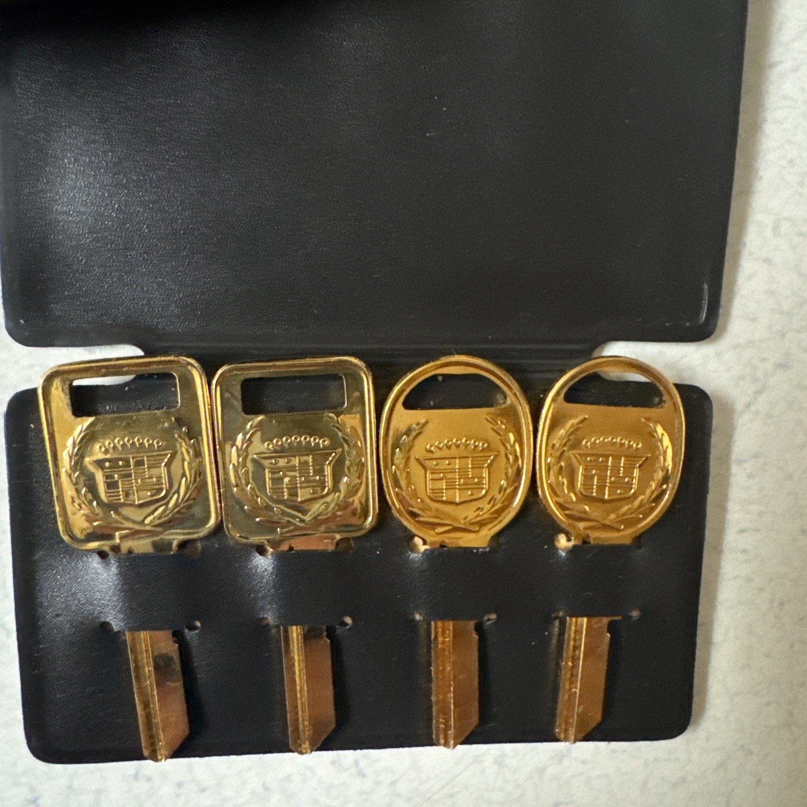 Cadillac Gold Key Blanks With Vinyl Pouch (Uncut) marked c and d