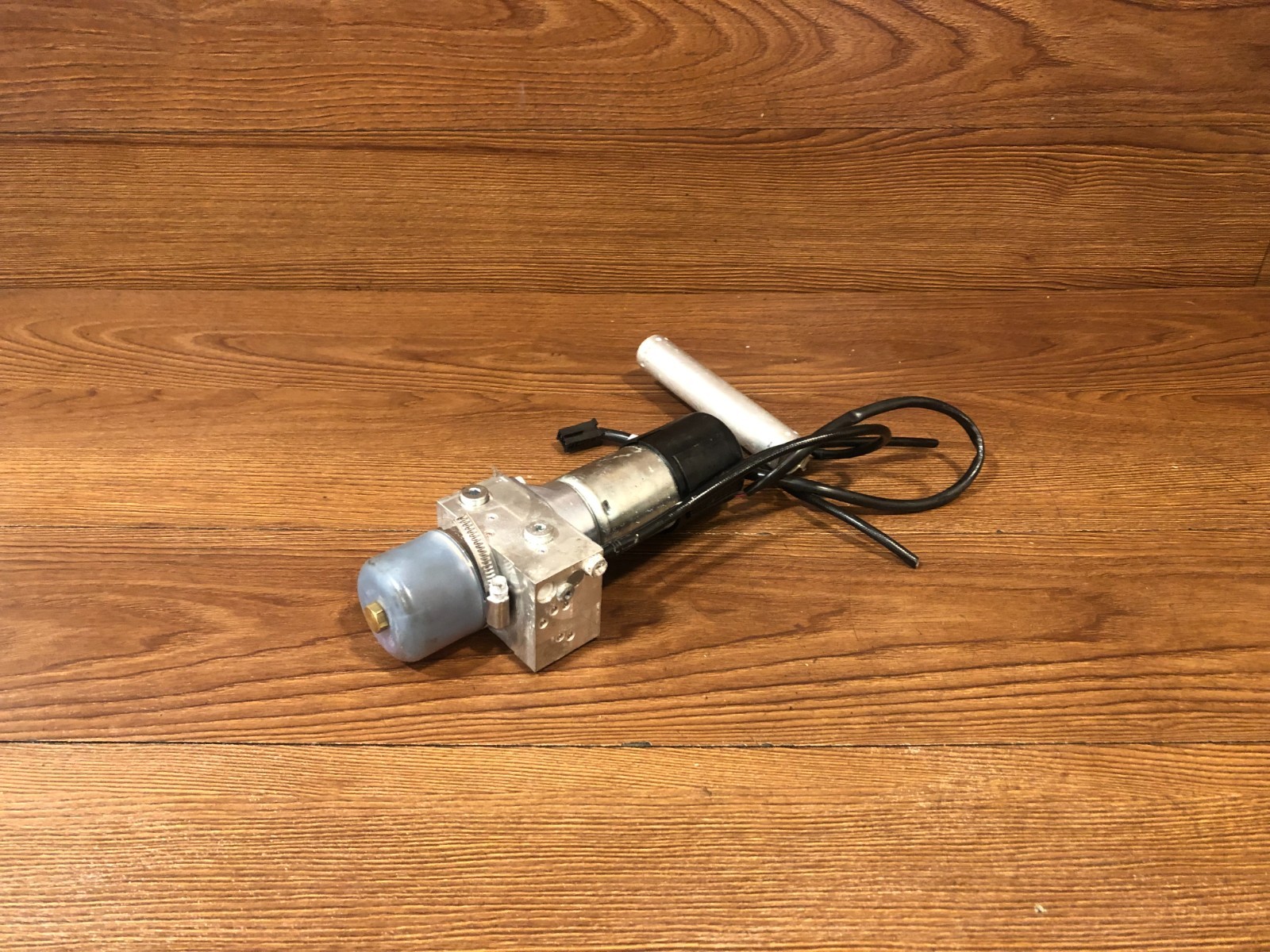 2009-2012 MERCEDES X164 GL450 TRUNK HYDRAULIC PUMP MOTOR CYLINDER LIFT OEM #2