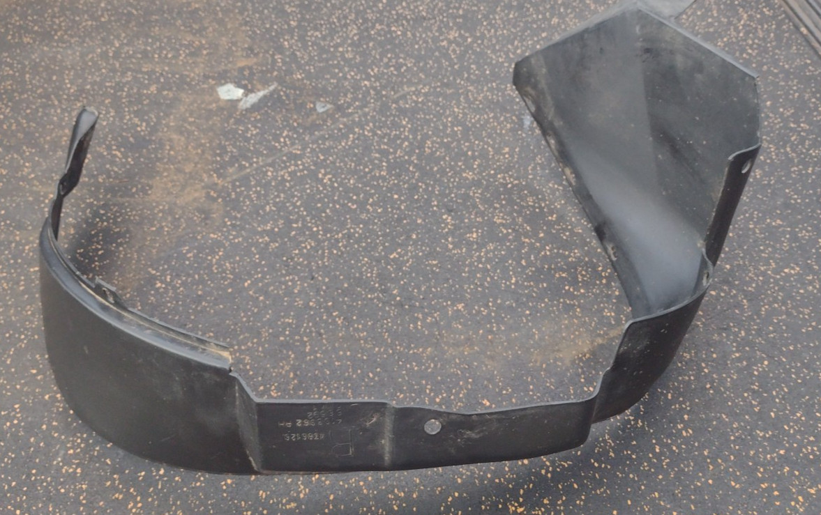 Dodge Shelby Daytona Turbo RH Splash Shield 4386126 4103962 Dodge Shelby Daytona Turbo RH Splash Shield 4386126 4103962
