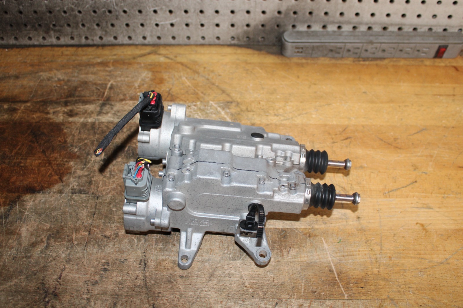 2017 2018 2019 KIA NIRO TRANSMISSION CLUTCH SHIFT ACTUATOR ASSY-CLUTCH OEM PHEV 2017 2018 2019 KIA NIRO TRANSMISSION CLUTCH SHIFT ACTUATOR ASSY-CLUTCH OEM PHEV
