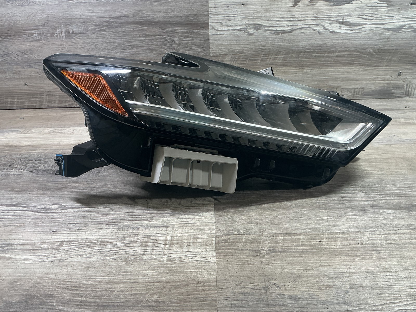 USED - 2019-2021 Nissan Maxima R Headlamp LED - OEM