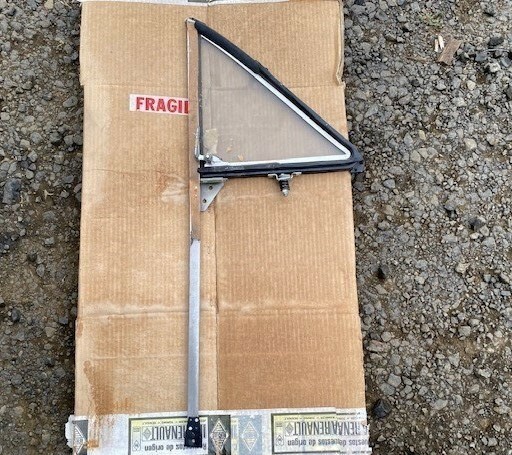 1951 52 53 54 55 KAISER LEFT FRONT DOOR VENT WINDOW ASSEMBLY NOS