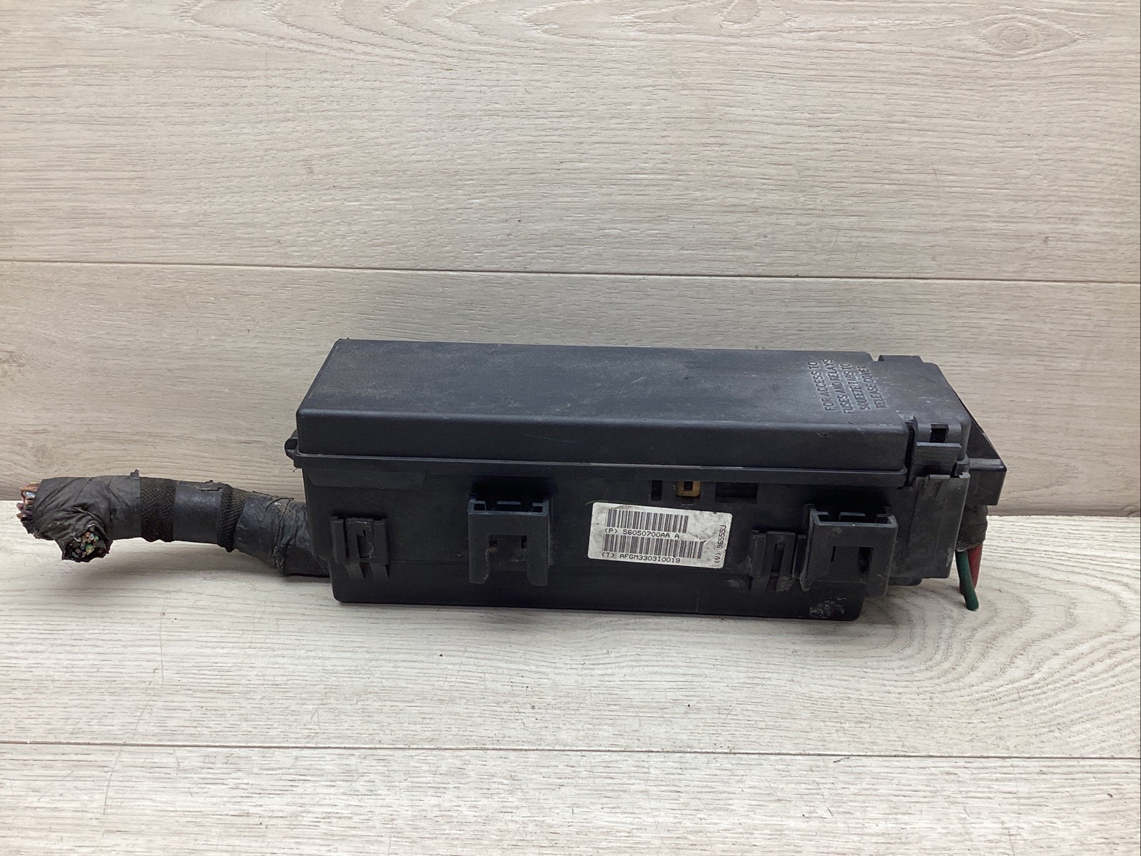 2000-2004 JEEP GRAND CHEROKEE Fuse Box Engine 56050700AA