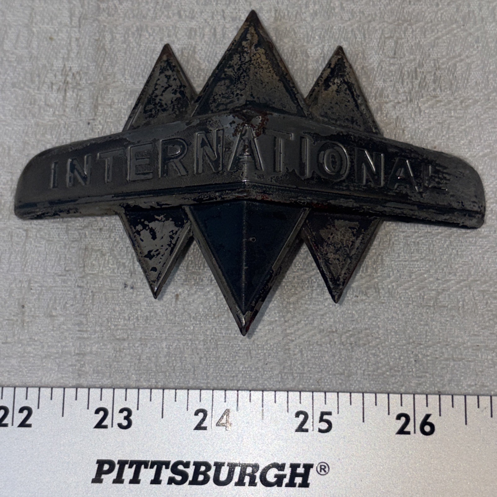 ORIGINAL INTERNATIONAL EMBLEM 1940s