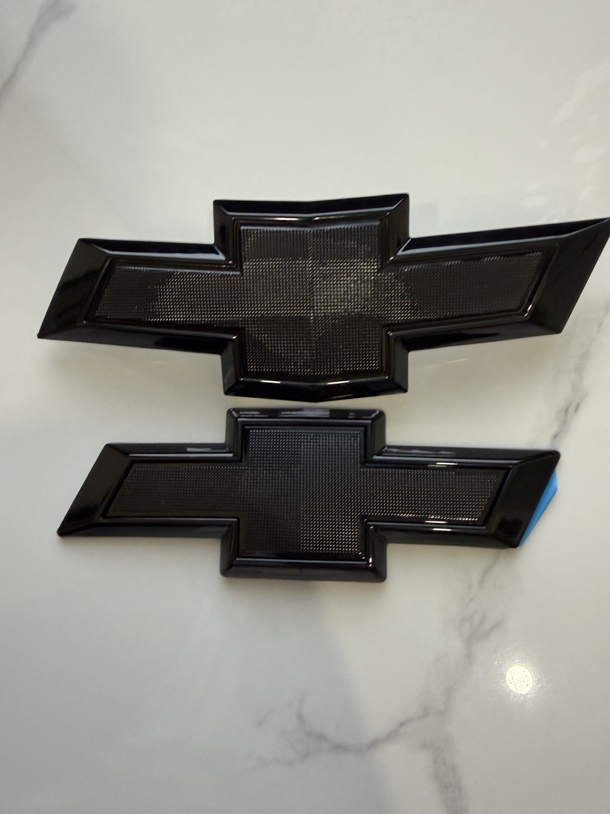 2018-2024 Chevrolet Equinox Front & Rear Black Bowtie Emblem Pkg 86572175 OEM GM 2018-2024 Chevrolet Equinox Front & Rear Black Bowtie Emblem Pkg 86572175 OEM GM