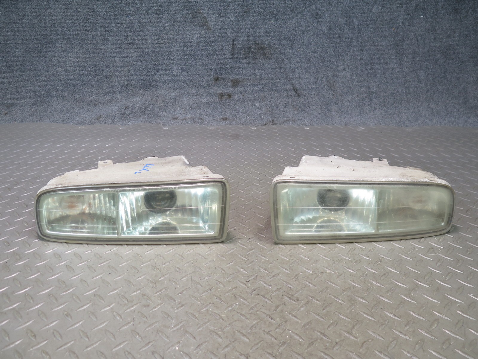 2003-2005 LEXUS UZJ100L LX470 FRONT LEFT & RIGHT FOG LIGHT LAMP SET OF 2