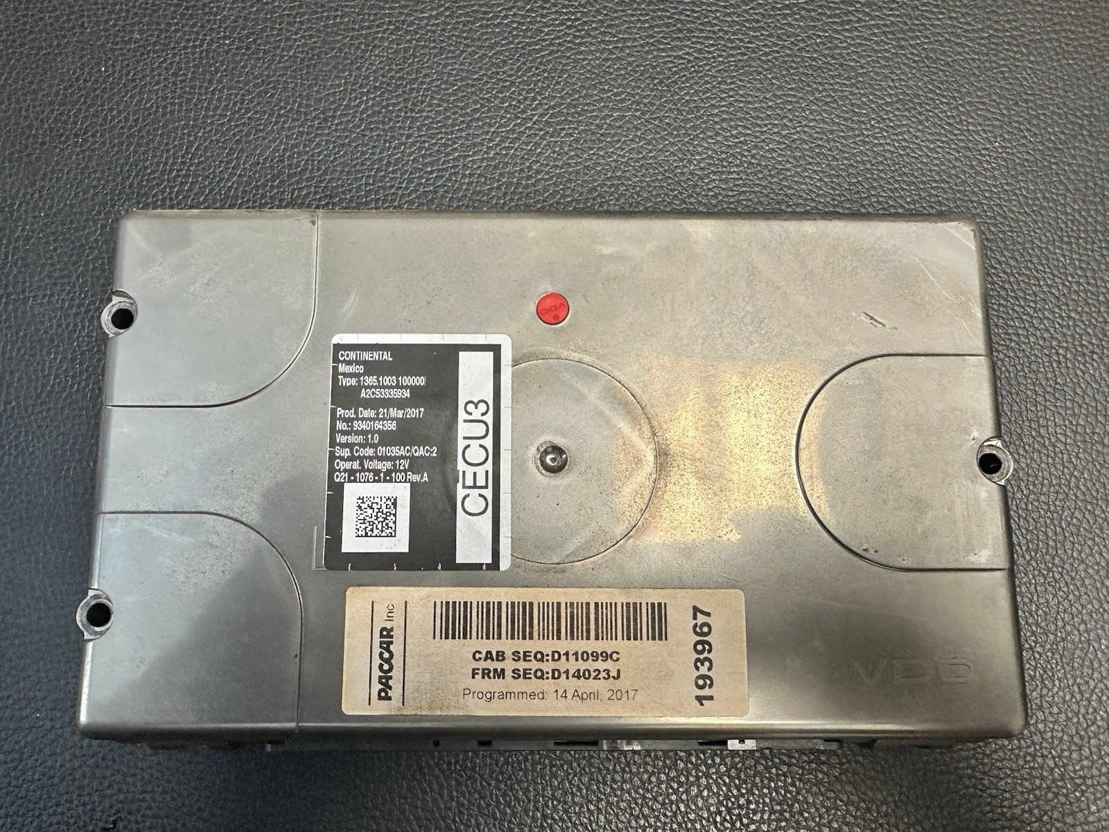 Peterbilt Q21-1076-2-100 Genuine Original Oem Peterbilt Part Ctrl Cecu 3 Peterbilt Q21-1076-2-100 Genuine Original Oem Peterbilt Part Ctrl Cecu 3
