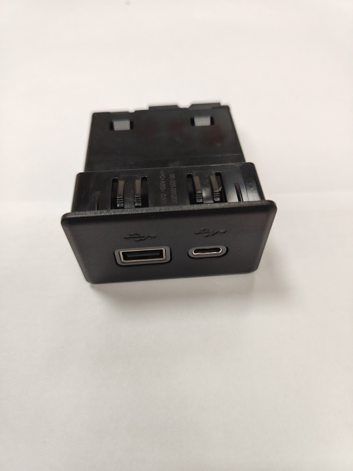 For GM USB and USB-C Ports Receptacle Black 13529873 19-2022 GMC Chevy Cadillac