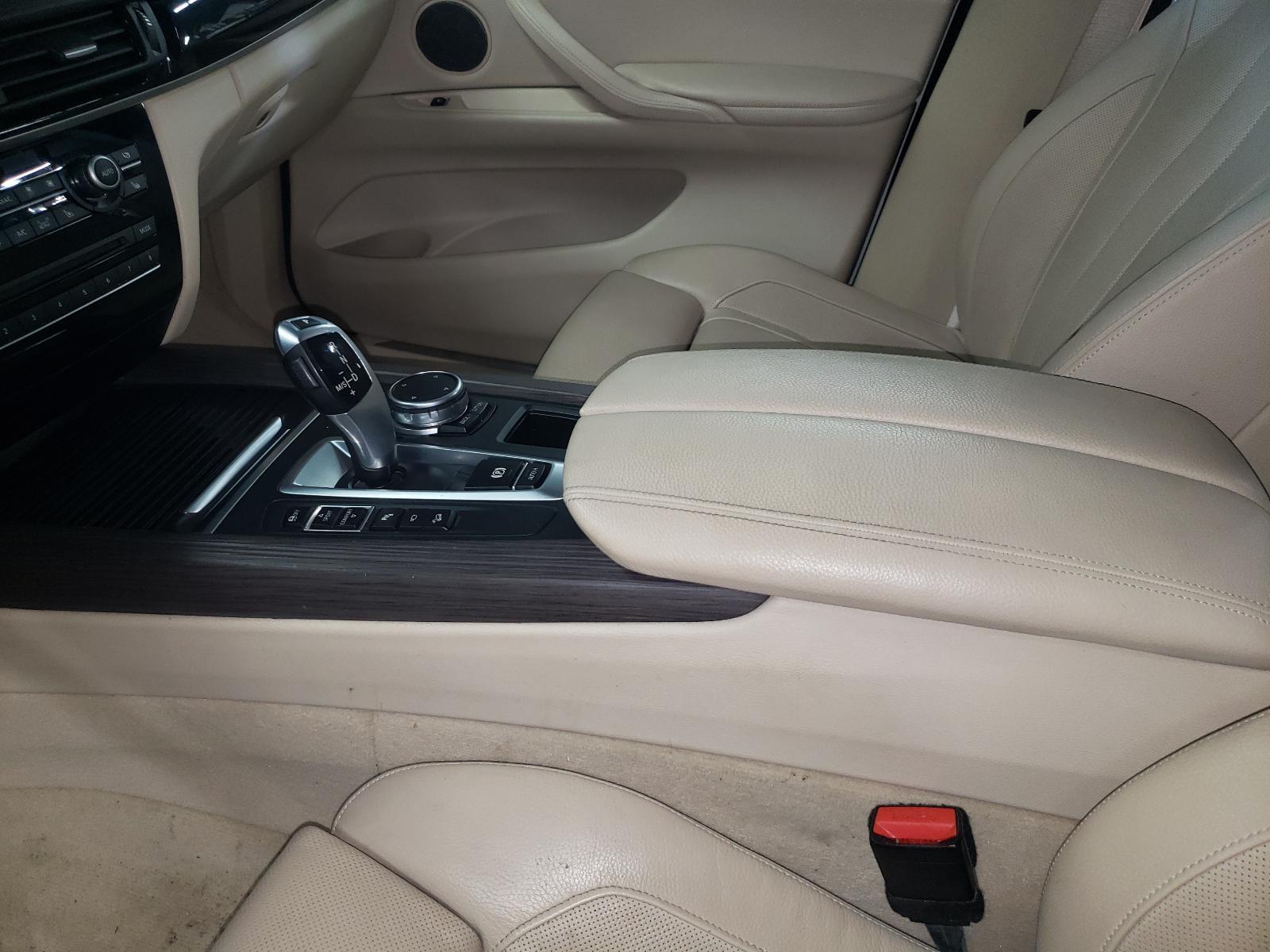 14 15 16 X5 Floor Console (floor shift), (armrest), Leather; Canberra Beige LCCY