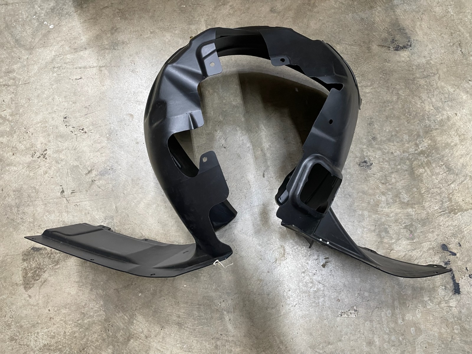 2007-2014 Aston Martin DBS Front Drivers Left Fender Liner OEM 8D33-166563-AE