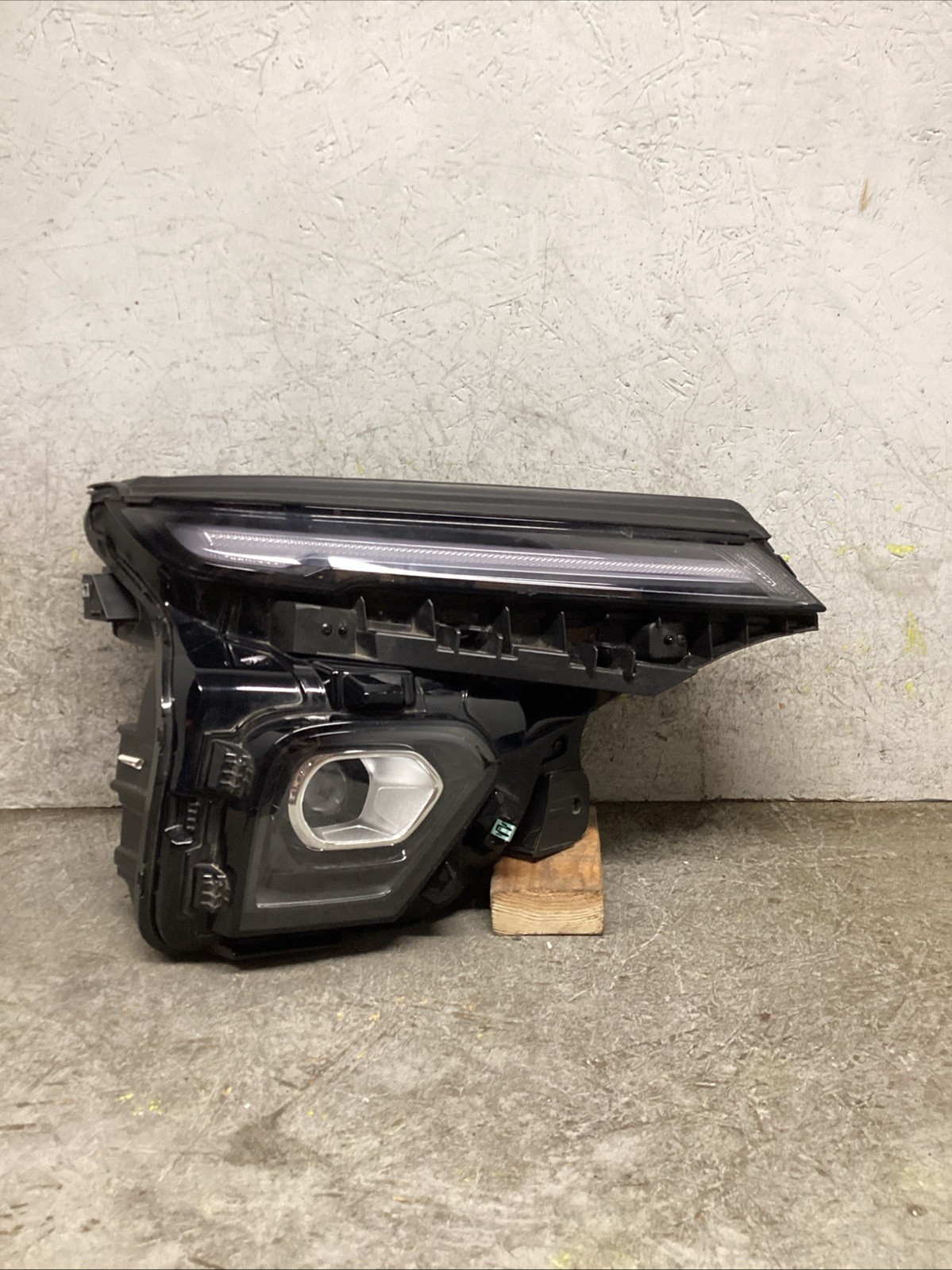 2024 2025 CHEVROLET TRAILBLAZER RIGHT RH PASSENGER SIDE HEADLIGHT OEM 2024 2025 CHEVROLET TRAILBLAZER RIGHT RH PASSENGER SIDE HEADLIGHT OEM