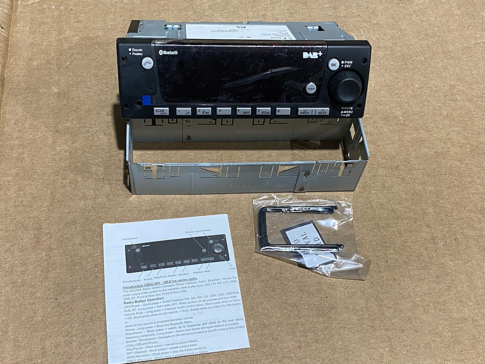 Aptiv Radio 28730946 , 12v , JD , DEA700 Series Row AM/FM Radio New