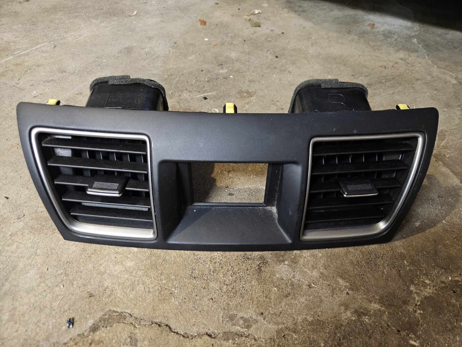 2013 OEM Toyota Highlander Center Dash AC Air Vents Trim Bezel Panel Black
