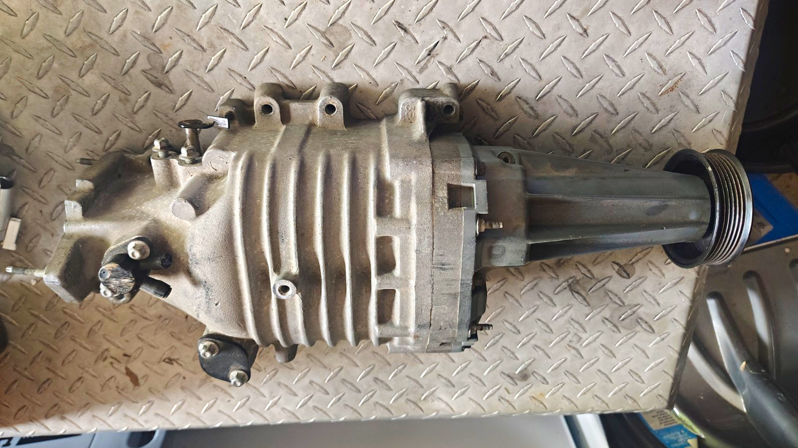OEM EATON M90 SUPERCHARGER OEM EATON M90 SUPERCHARGER