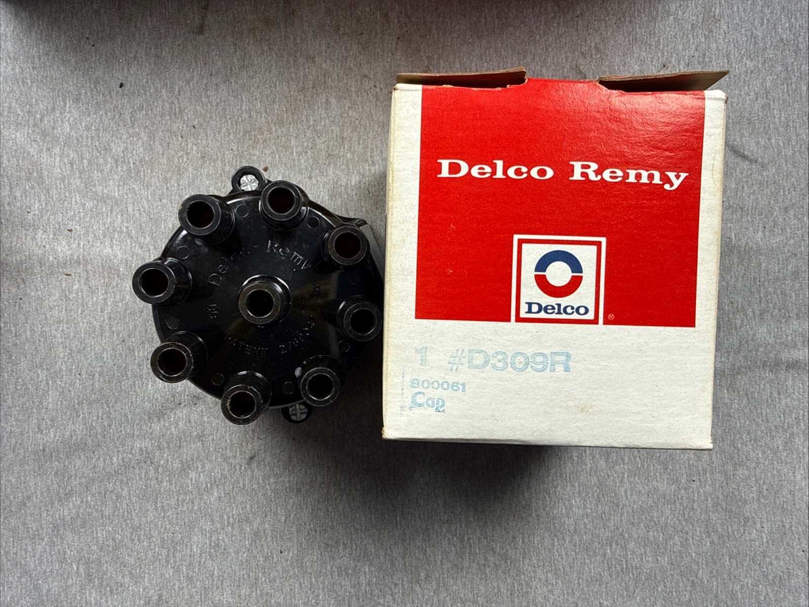 (Quantity 1) Genuine Delco Remy BLACK Distributor Cap D309R 800061 NOS