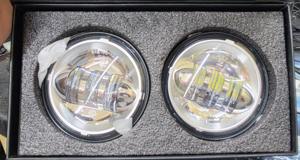 HogWorkz Chrome 4.5 in. Halomaker Auxiliary LED Passing Lamps - HW195205 HogWorkz Chrome 4.5 in. Halomaker Auxiliary LED Passing Lamps - HW195205